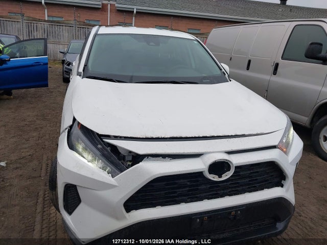 2T3B1RFV4RC484813 Toyota RAV4 LE