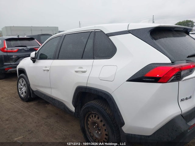 2T3B1RFV4RC484813 Toyota RAV4 LE