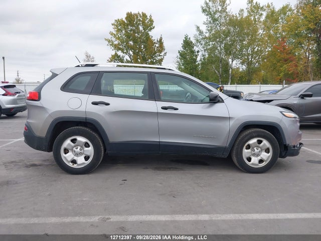 1C4PJMAB6GW335757 Jeep Cherokee Sport
