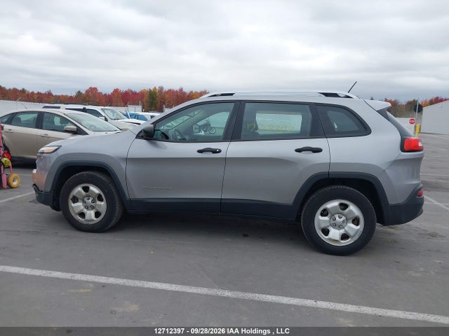 1C4PJMAB6GW335757 Jeep Cherokee Sport