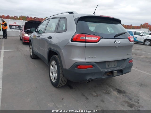 1C4PJMAB6GW335757 Jeep Cherokee Sport