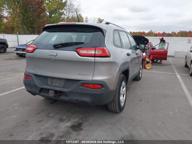 1C4PJMAB6GW335757 Jeep Cherokee Sport