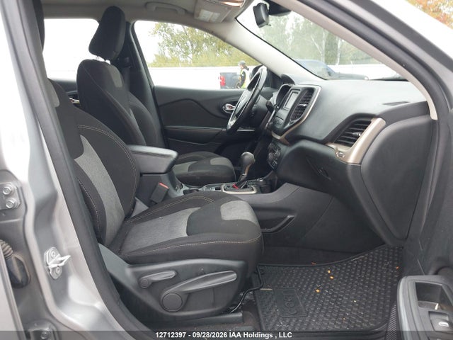 1C4PJMAB6GW335757 Jeep Cherokee Sport