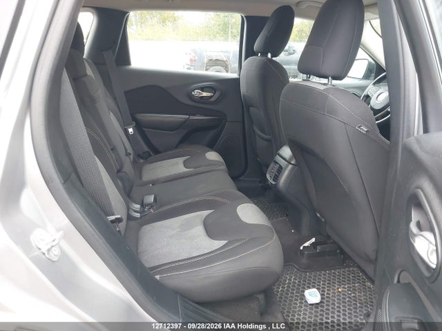 1C4PJMAB6GW335757 Jeep Cherokee Sport