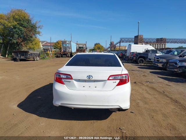 12712631 :رقم المزاد ، 4T1BF1FK1EU313575 vin ، 2014 Toyota Camry Le مزاد بيع