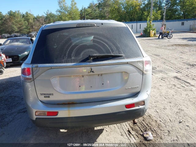 JA4AZ2A35EZ602601 Mitsubishi Outlander