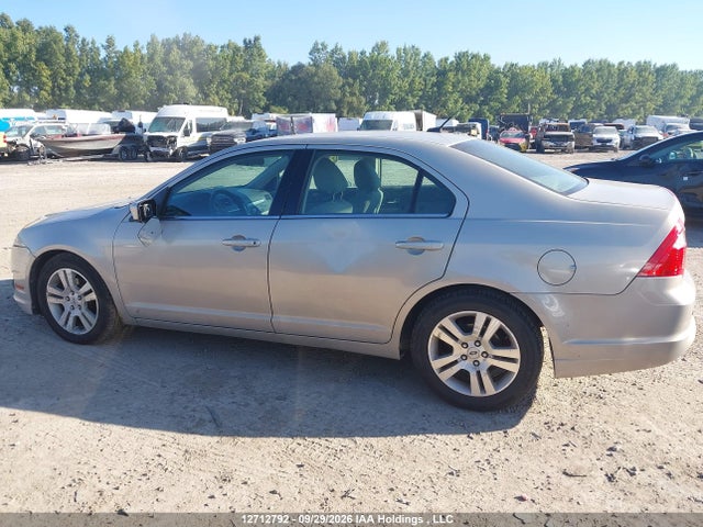 12712792 :رقم المزاد ، 3FAHP0HA5AR250823 vin ، 2010 Ford Fusion Se مزاد بيع