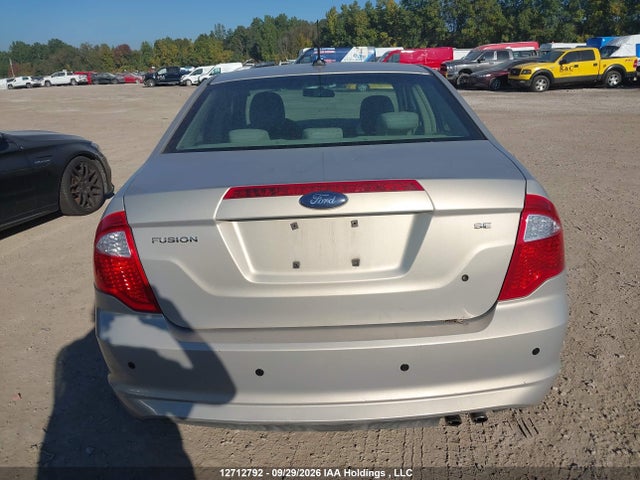 12712792 :رقم المزاد ، 3FAHP0HA5AR250823 vin ، 2010 Ford Fusion Se مزاد بيع