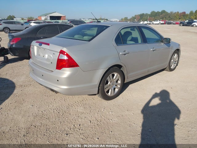 12712792 :رقم المزاد ، 3FAHP0HA5AR250823 vin ، 2010 Ford Fusion Se مزاد بيع