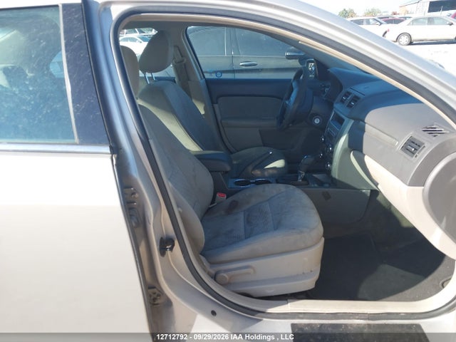 12712792 :رقم المزاد ، 3FAHP0HA5AR250823 vin ، 2010 Ford Fusion Se مزاد بيع