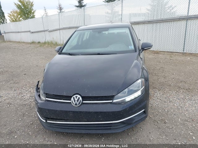 12712938 :رقم المزاد ، 3VWG17AU2JM290226 vin ، 2018 Volkswagen Golf S/se مزاد بيع