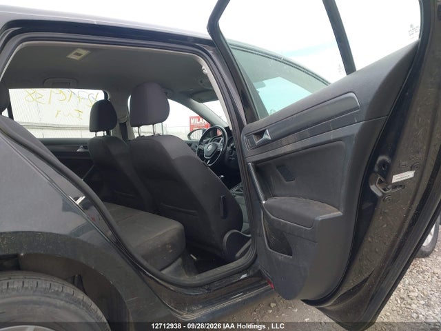 12712938 :رقم المزاد ، 3VWG17AU2JM290226 vin ، 2018 Volkswagen Golf S/se مزاد بيع