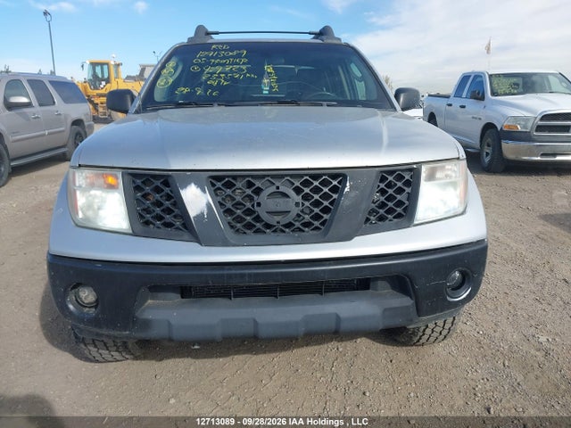 12713089 :رقم المزاد ، 1N6AD07W55C429723 vin ، 2005 Nissan Frontier Crew Cab Le/se/off Road مزاد بيع