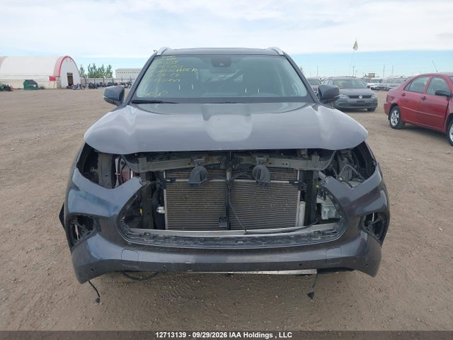 Toyota Highlander Limited 2022 5TDDZRBH0NS225893 Image 13