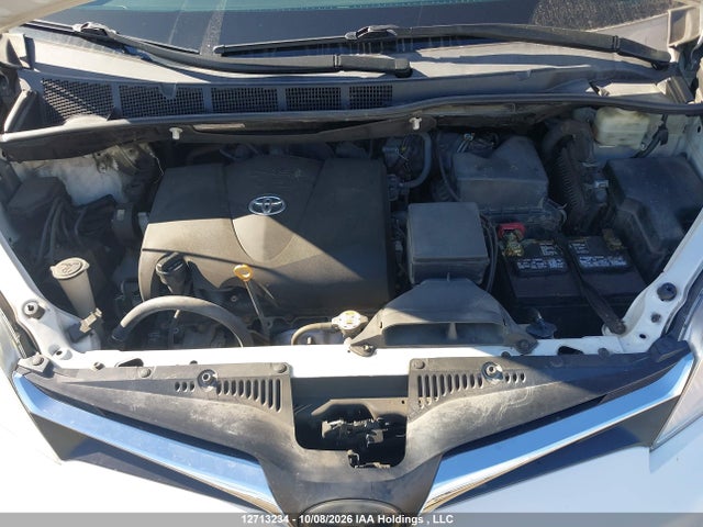 12713234 :رقم المزاد ، 5TDKZ3DC1JS959085 vin ، 2018 Toyota Sienna Le 8-passenger مزاد بيع