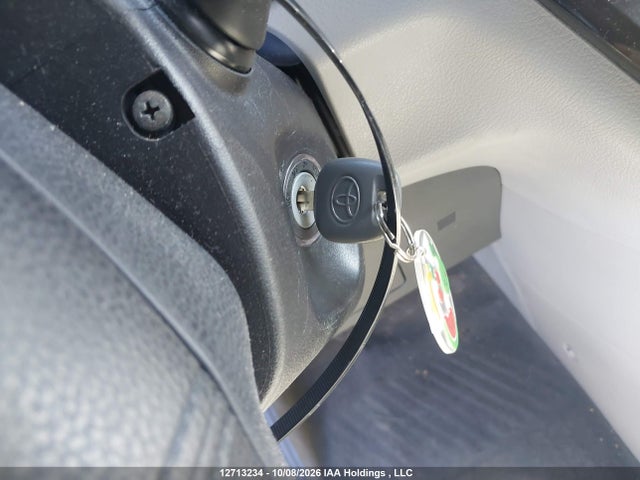 12713234 :رقم المزاد ، 5TDKZ3DC1JS959085 vin ، 2018 Toyota Sienna Le 8-passenger مزاد بيع