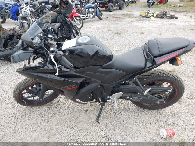 Yamaha YZFR3 2015 MH3RH06N3FK003153 Image 13