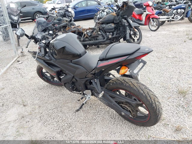 Yamaha YZFR3 2015 MH3RH06N3FK003153 Image 3