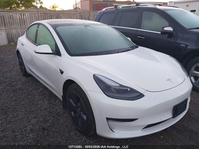12713283 :رقم المزاد ، 5YJ3E1EA3NF355582 vin ، 2022 Tesla Model 3 مزاد بيع