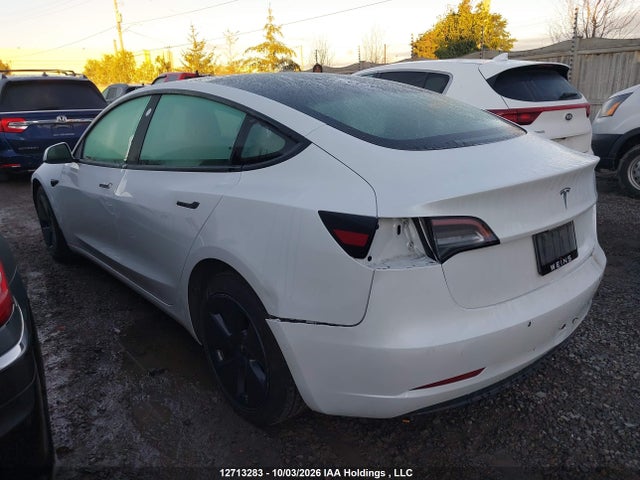12713283 :رقم المزاد ، 5YJ3E1EA3NF355582 vin ، 2022 Tesla Model 3 مزاد بيع