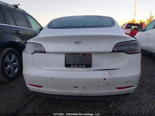 12713283 :رقم المزاد ، 5YJ3E1EA3NF355582 vin ، 2022 Tesla Model 3 مزاد بيع
