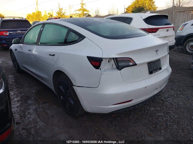 12713283 :رقم المزاد ، 5YJ3E1EA3NF355582 vin ، 2022 Tesla Model 3 مزاد بيع