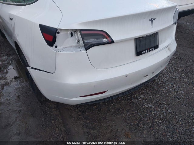 12713283 :رقم المزاد ، 5YJ3E1EA3NF355582 vin ، 2022 Tesla Model 3 مزاد بيع