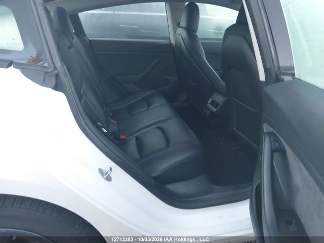 12713283 :رقم المزاد ، 5YJ3E1EA3NF355582 vin ، 2022 Tesla Model 3 مزاد بيع