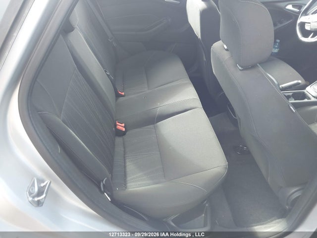 Ford FOCUS SE 2017 1FADP3F22HL233689 Image 8