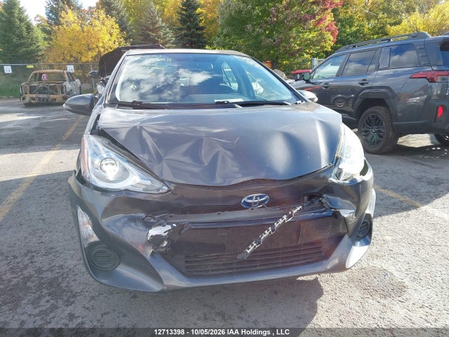 Toyota PRIUS C 2015 JTDKDTB30F1578866 Image 12