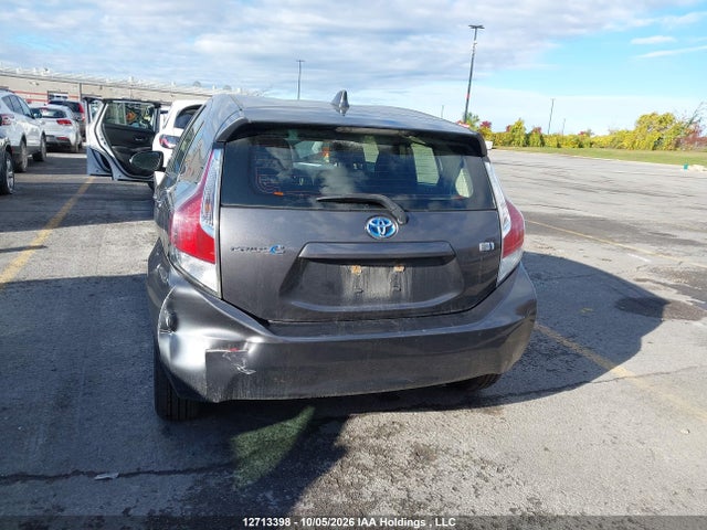 Toyota PRIUS C 2015 JTDKDTB30F1578866 Image 16
