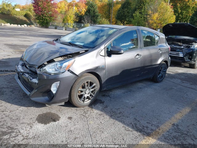 Toyota PRIUS C 2015 JTDKDTB30F1578866 Image 2