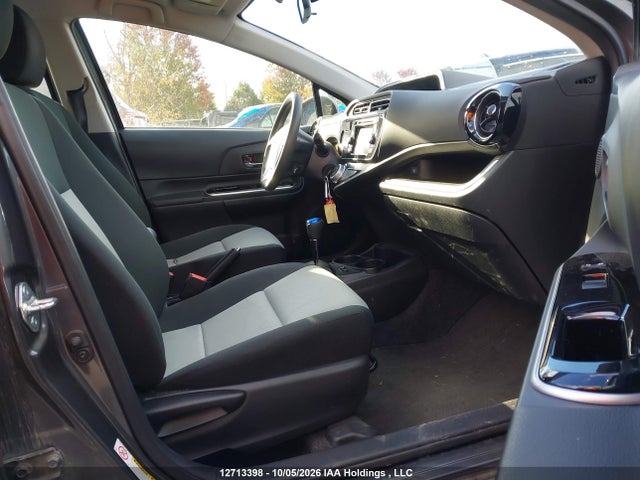 Toyota PRIUS C 2015 JTDKDTB30F1578866 Image 5