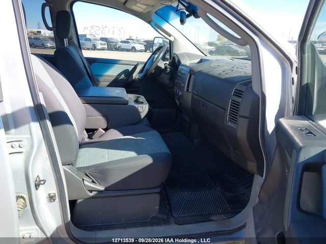 12713539 :رقم المزاد ، 1N6AA07B44N568153 vin ، 2004 Nissan Titan Se مزاد بيع