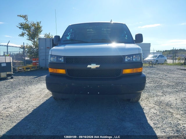 Chevrolet Express 2500 Work Van 2018 1GCWGAFPXJ1334869 Image 13