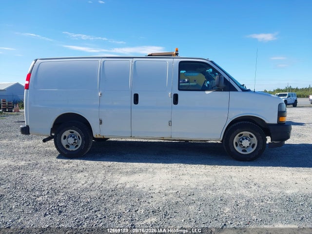 Chevrolet Express 2500 Work Van 2018 1GCWGAFPXJ1334869 Image 14