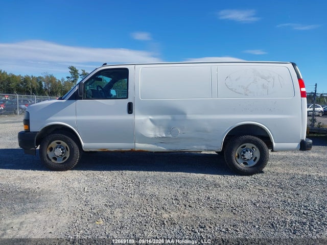 Chevrolet Express 2500 Work Van 2018 1GCWGAFPXJ1334869 Image 15