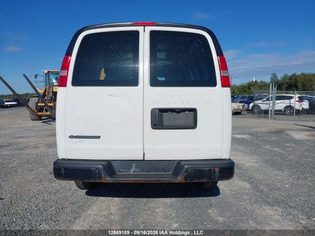 Chevrolet Express 2500 Work Van 2018 1GCWGAFPXJ1334869 Image 17