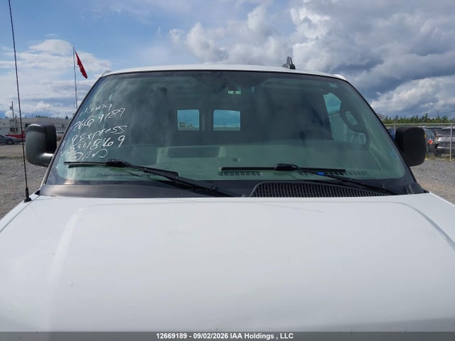 Chevrolet Express 2500 Work Van 2018 1GCWGAFPXJ1334869 Image 18