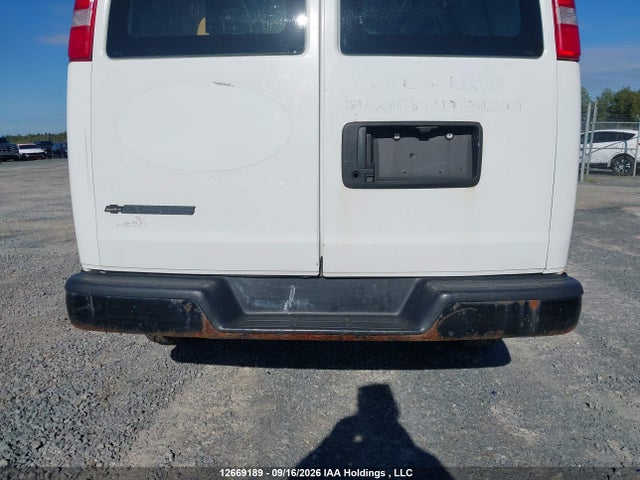 Chevrolet Express 2500 Work Van 2018 1GCWGAFPXJ1334869 Image 19