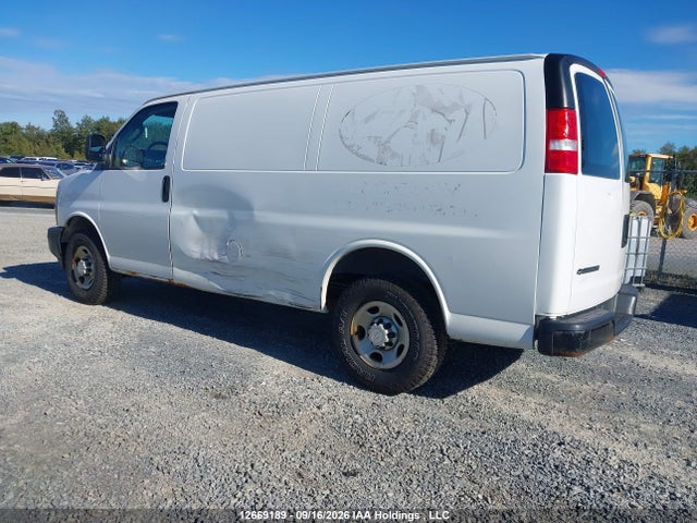 Chevrolet Express 2500 Work Van 2018 1GCWGAFPXJ1334869 Image 3