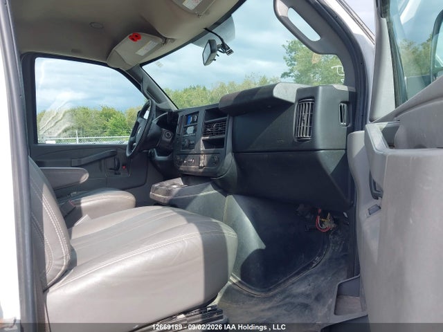 Chevrolet Express 2500 Work Van 2018 1GCWGAFPXJ1334869 Image 5