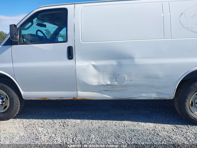 Chevrolet Express 2500 Work Van 2018 1GCWGAFPXJ1334869 Image 6