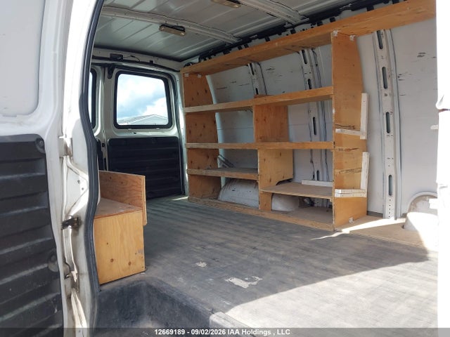 Chevrolet Express 2500 Work Van 2018 1GCWGAFPXJ1334869 Image 8