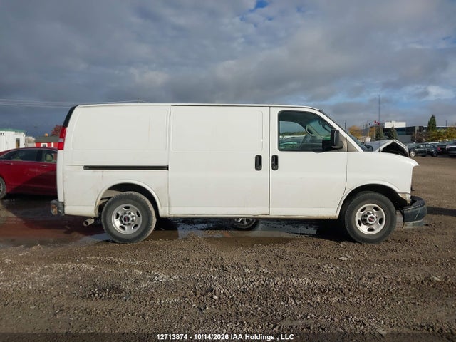 GMC Savana 2500 Work Van 2019 1GTW7AFPXK1244767 Image 14