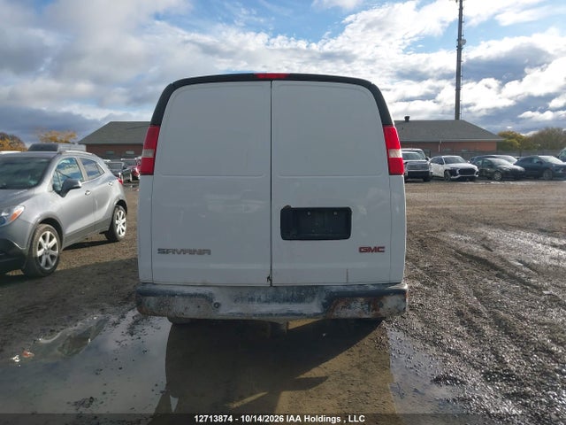 GMC Savana 2500 Work Van 2019 1GTW7AFPXK1244767 Image 17