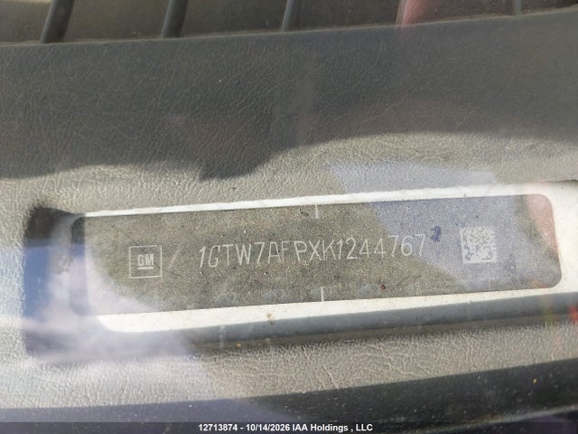 GMC Savana 2500 Work Van 2019 1GTW7AFPXK1244767 Image 18