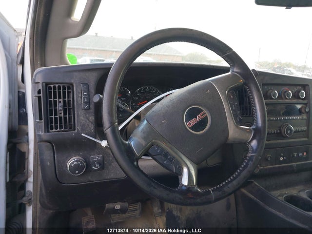 GMC Savana 2500 Work Van 2019 1GTW7AFPXK1244767 Image 19