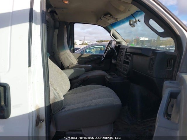GMC Savana 2500 Work Van 2019 1GTW7AFPXK1244767 Image 5