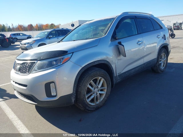 KIA Sorento 2015 5XYKTCA67FG576790 Image 2